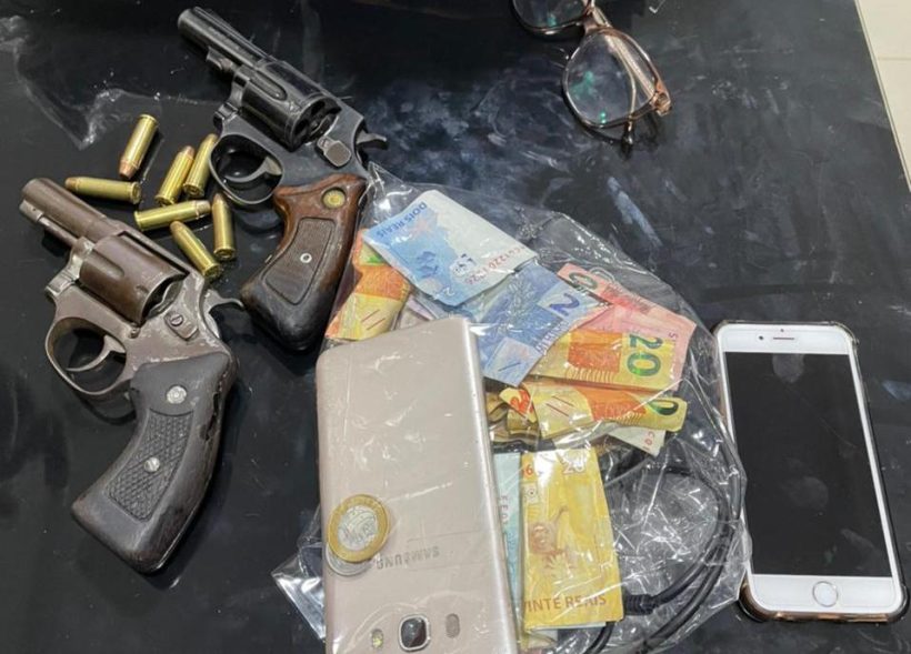 Bandidos são presos durante assalto com reféns numa loja em  Maracanaú