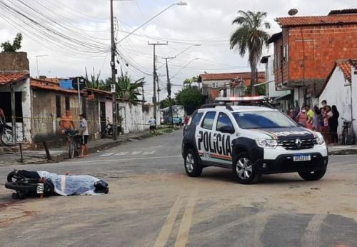 O tiroteio aconteceu no começo da manhã de hoje, na Vila Peri, e um dos assaltantes caiu morto ao tentar fugir numa motocicleta