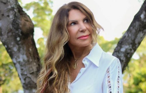 Elba Ramalho diz que Covid foi criação de comunistas e pede desculpas