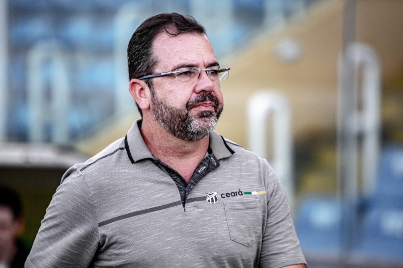 Fortaleza anuncia a contratação do técnico Enderson Moreira