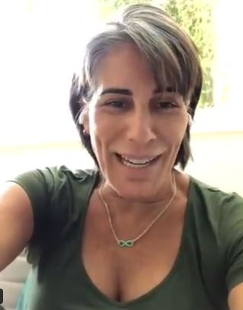 Glória Pires cria paródia para explicar que não é mãe de Fiuk