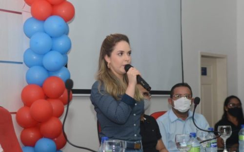 Lucinha Feitosa renuncia ao mandato de vice prefeita do Eusébio
