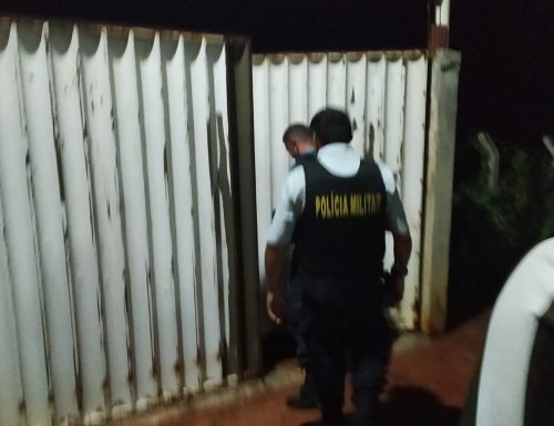 Polícia chega ao local do crime