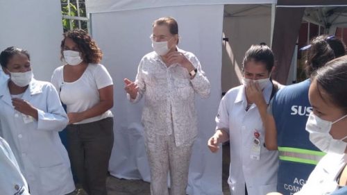 Silvio Santos é vacinado contra a covid-19