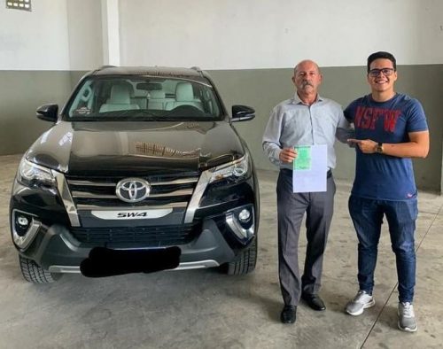 Inspetor Alberto posa ao lado da nova aquisição