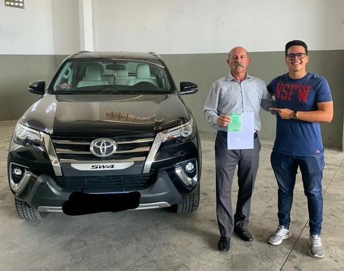 Vereador ironiza compra de Hilux: “Ter o nome limpo é sensacional”