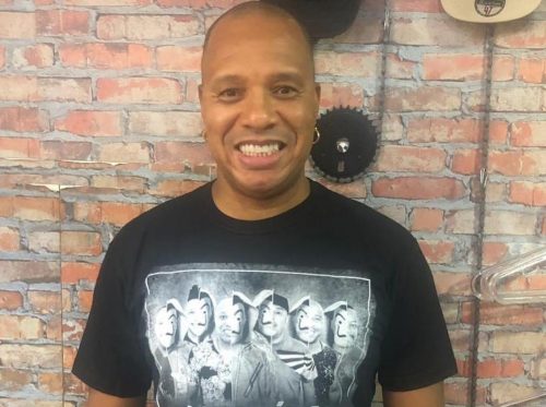 Cantor do grupo Molejo é acusado de estupro por jovem de 21 anos