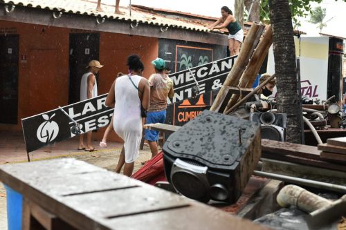 MPF determina retirada de barraca de praia no Cumbuco