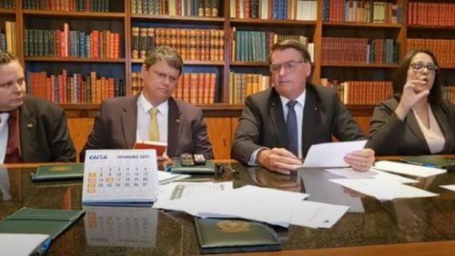 Bolsonaro zera imposto federal do gás de cozinha e do diesel