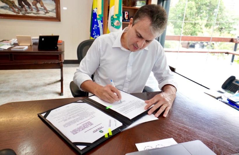 Camilo Santana sanciona leis com medidas de apoio ao setor de eventos