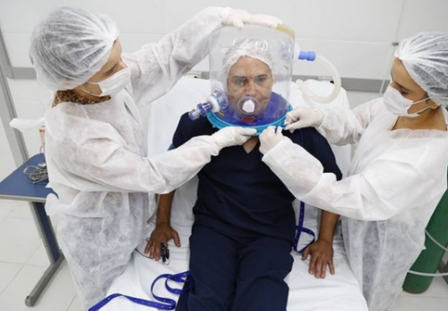 Camilo comemora eficácia de capacete Elmo no tratamento dos pacientes com covid