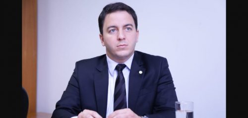 Célio Studart desiste de se filiar ao Patriotas e deve ir para o PSD