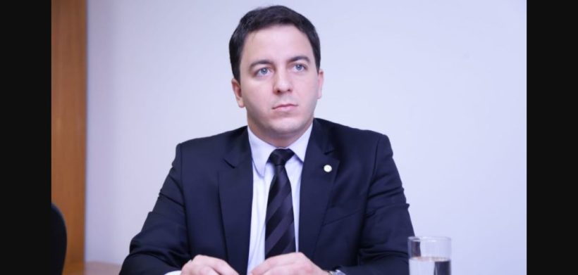 Elmano nomeia Célio Studart como novo Secretário da Proteção Animal do Ceará