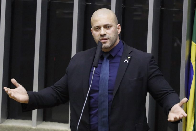 Câmara Federal decide manter o deputado Daniel Silveira preso