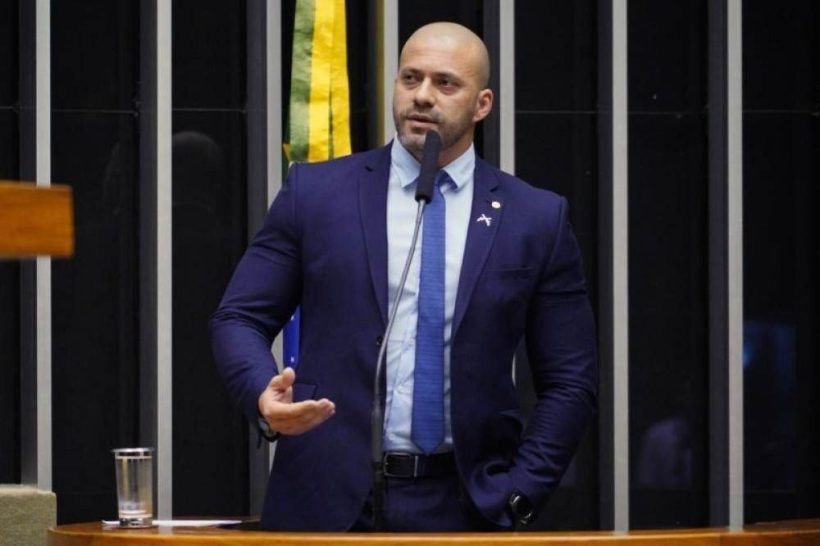 Com ordem de Moraes, PF prende em flagrante deputado Daniel Silveira