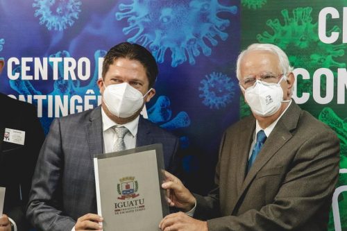 Prefeito de Iguatu formaliza compra de 220 mil doses da Coronavac