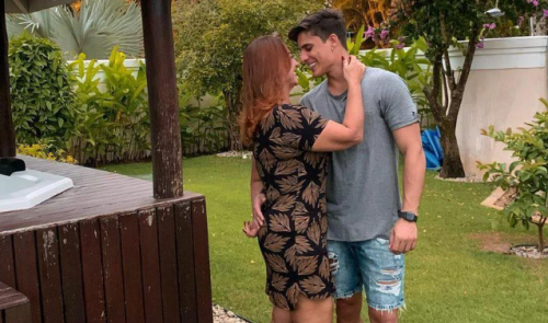 Mãe de Neymar é flagrada em Fortaleza com o namorado