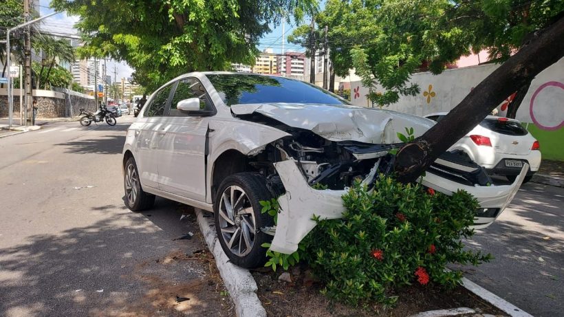 Vice-governadora tem carro assaltado por adolescentes com arma de brinquedo
