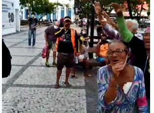 Petistas são vaiados na Praça do Ferreira em ato pró-absolvição de Lula