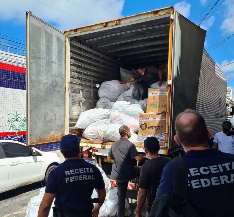 Receita Federal apreende itens falsificados no centro de Fortaleza