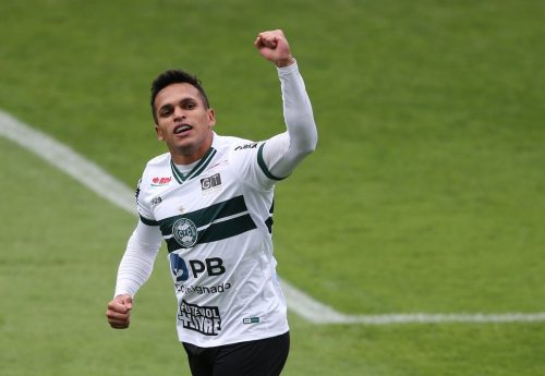 Robson disputou a Série A pelo Coritiba-PR. (Foto: REUTERS/Rodolfo Buhrer)