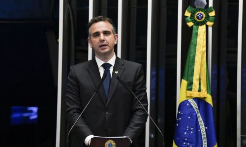 Plenário do Senado durante reunião preparatória destinada à eleição do presidente do Senado Federal para o segundo biênio da 56º Legislatura.
Rodrigo Pacheco
Em discurso, à tribuna, candidato à presidência, senador Rodrigo Pacheco (DEM-MG).
Foto: Jefferson Rudy/Agência Senado