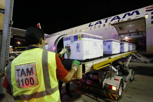 Mais 115 mil doses da vacina CoronaVac chegam ao Ceará para imunização