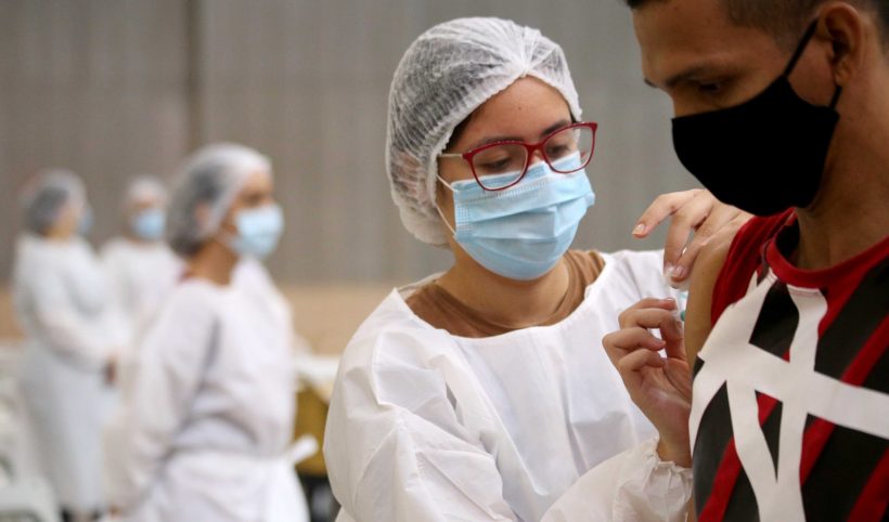 Primeira dose da vacina contra a Covid deve voltar a ser aplicada nesta semana