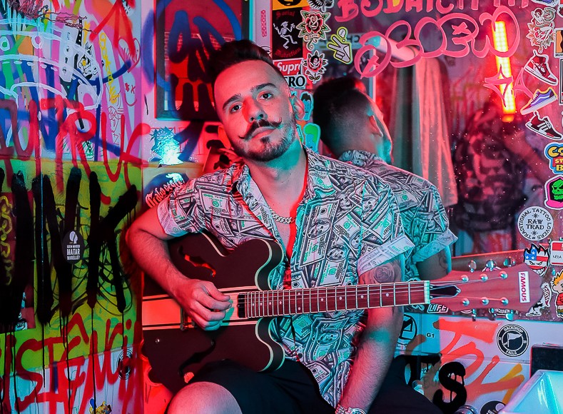 Cantor cearense lança clipe de novo gênero musical