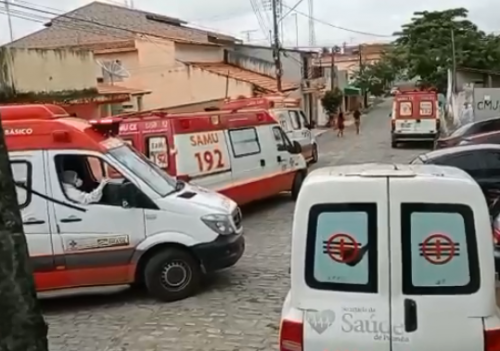 Congestionamento de ambulâncias em Pacatuba