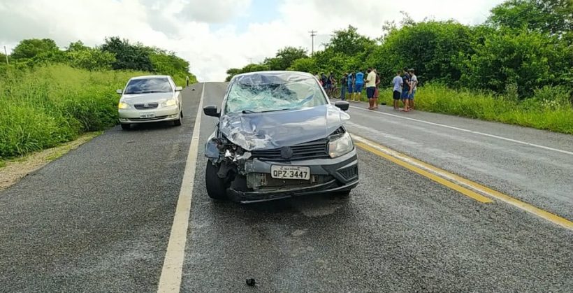Colisão entre veículo e moto deixa duas pessoas mortas na BR-020 em Boa Viagem