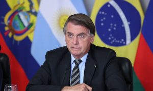 Jair Bolsonaro envia 100 cilindros de oxigênio para o Ceará