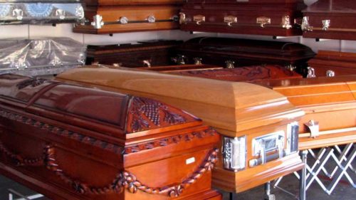 Presidente da Afub alerta que podem faltar caixões no Brasil