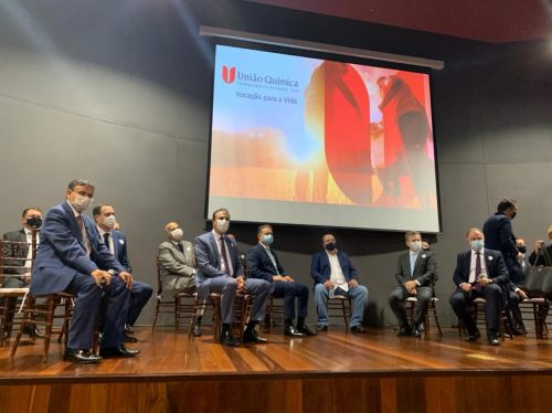 Camilo durante evento na fábrica União Química. (Foto: Divulgação)