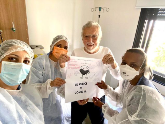 Carlos Alberto de Nóbrega vence a Covid-19 e recebe alta do Hospital