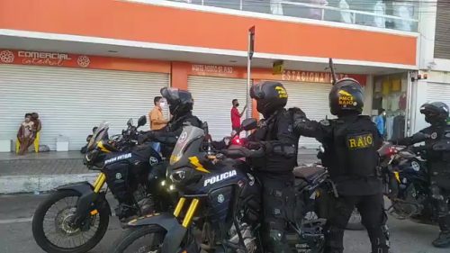 Assessora de deputado e 7 pessoas são detidas em protesto contra lockdown