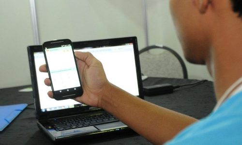 UECE recebe chips com internet para estudantes de graduação