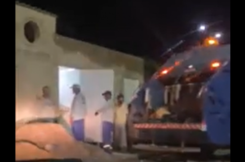 Coleta de lixo infectado sem os devidos cuidados com os garis