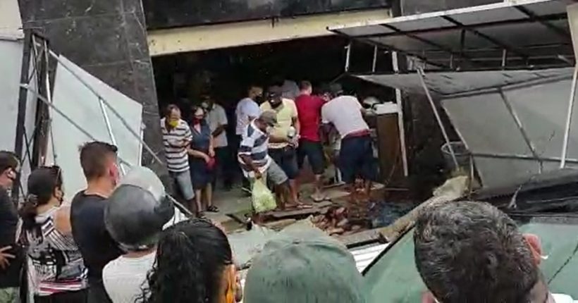 Marquise de supermercado desaba em Paracuru e mata idosa de 59 anos