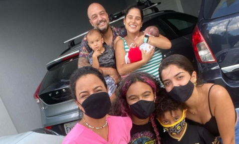 Luciele di Camargo chora ao ser convidada por Camilla para ser madrinha de Júlia