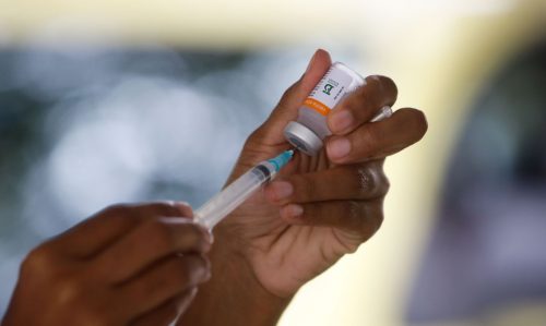 Camilo anuncia a chegada de mais 278.200 doses de vacinas contra a covid