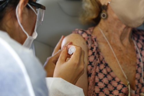 Fortaleza não deve aplicar primeira dose da vacina contra a Covid nesta semana