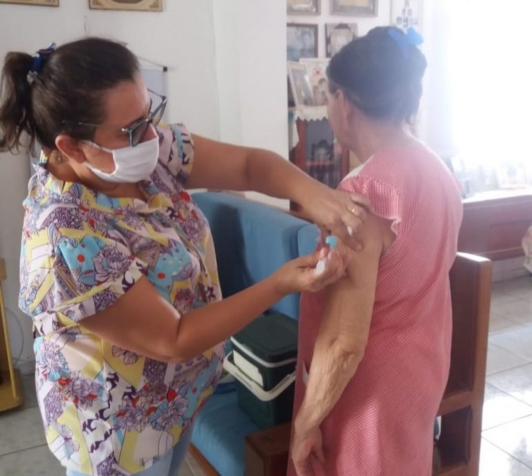 Idosa de 80 anos recebe a 1ª dose da CoronaVac duas vezes em Independência