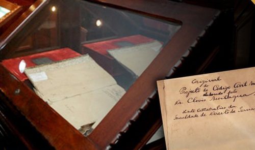 Manuscrito original do projeto do Código Civil entre peças preservadas após incêndio no TJCE