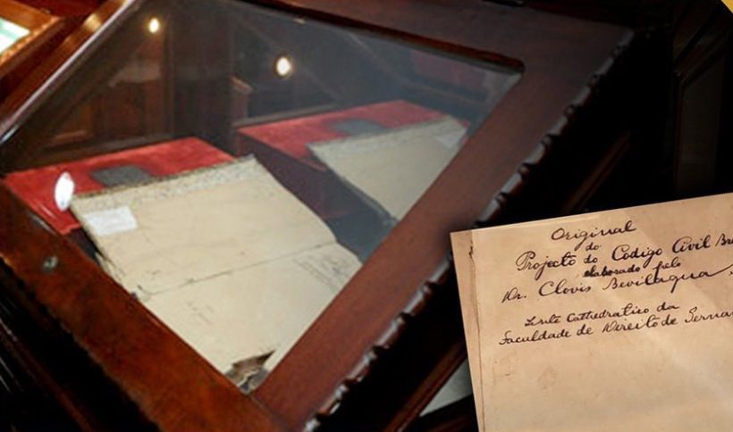 Manuscrito original do projeto do Código Civil entre peças preservadas após incêndio no TJCE