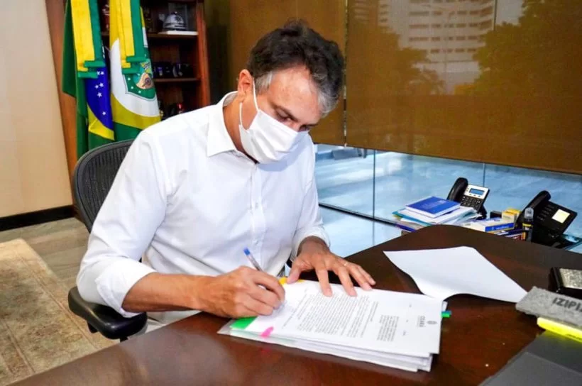Camilo sanciona programa que vai levar internet para espaços públicos no Ceará