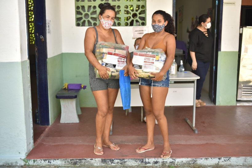 Prefeitura de Caucaia entrega 57 mil Kits Alimentação para alunos