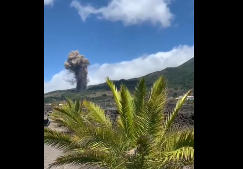 Vulcão que pode provar tsunami no Nordeste entra em erupção