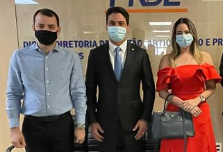 Júnior Mano realiza visita ao FNDE na busca por investimentos para a educação