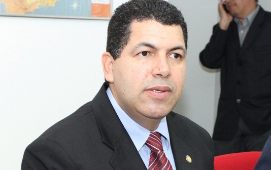 Presidente do Conselho de Administração do BNB desafia Bolsonaro e deixa ONG petista no banco